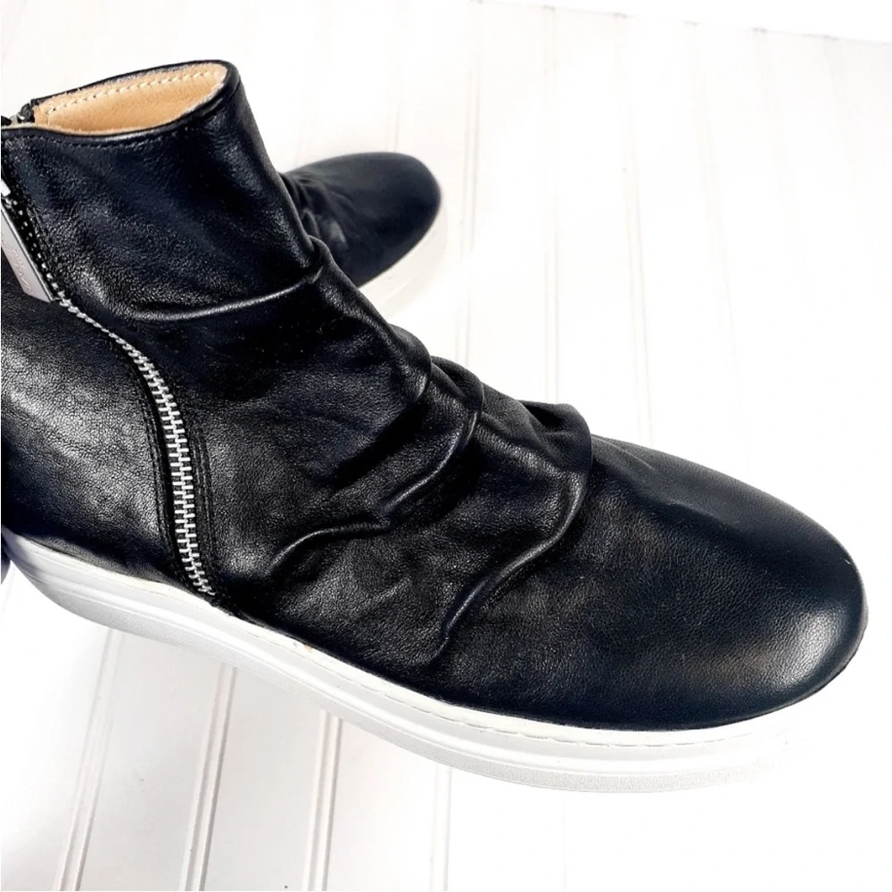 NWOB • J/SLIDES “Tina” Leather Waterproof Platform Sneaker Bootie • Women’s 7.5
